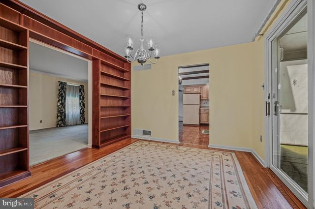 12 KITTY LN, Newark, DE 19713