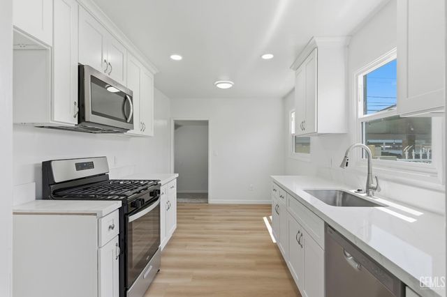 312 Real Road, Bakersfield, CA 93309