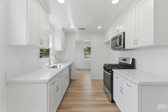 312 Real Road, Bakersfield, CA 93309