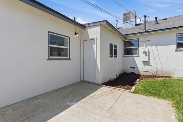 312 Real Road, Bakersfield, CA 93309