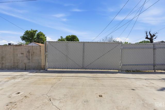 312 Real Road, Bakersfield, CA 93309