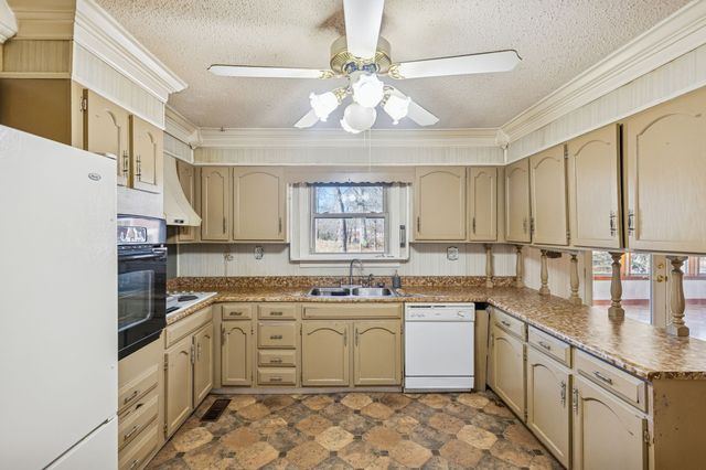 148 Maple St, Gordonsville, TN 38563