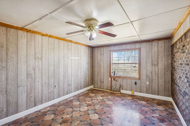 148 Maple St, Gordonsville, TN 38563