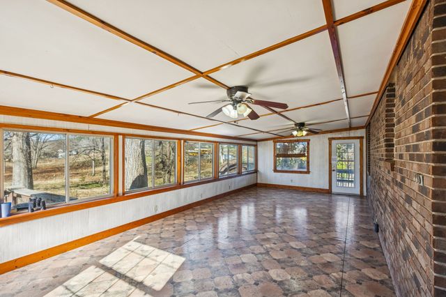 148 Maple St, Gordonsville, TN 38563