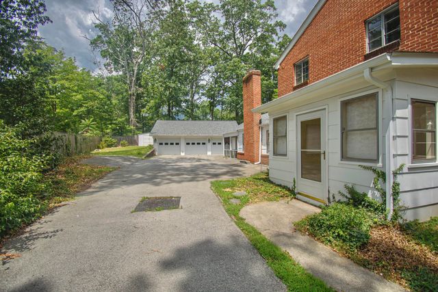 8212 Loman DR, Roanoke, VA 24019