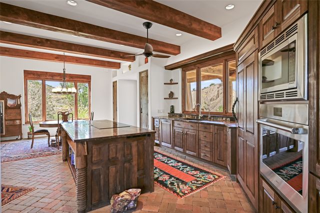 34 Rincon Canada, Abiquiu, NM 87510