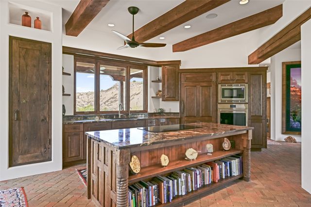 34 Rincon Canada, Abiquiu, NM 87510