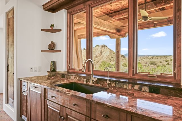 34 Rincon Canada, Abiquiu, NM 87510