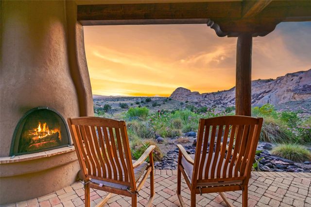 34 Rincon Canada, Abiquiu, NM 87510
