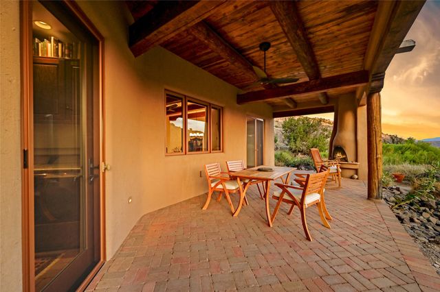 34 Rincon Canada, Abiquiu, NM 87510