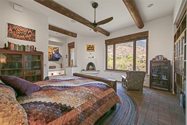 34 Rincon Canada, Abiquiu, NM 87510
