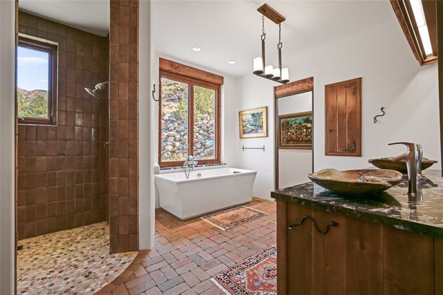 34 Rincon Canada, Abiquiu, NM 87510