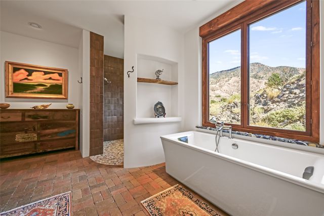 34 Rincon Canada, Abiquiu, NM 87510