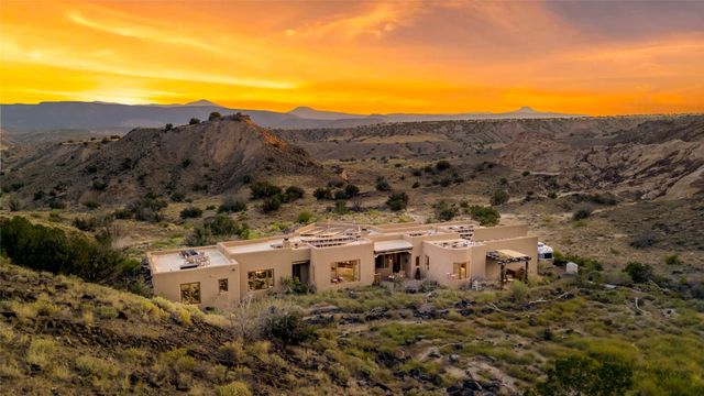 34 Rincon Canada, Abiquiu, NM 87510