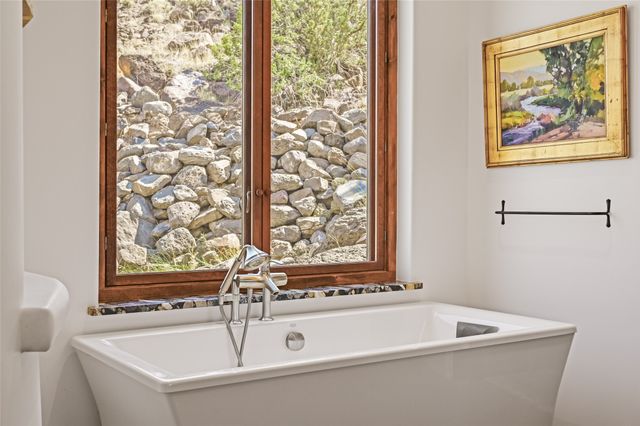 34 Rincon Canada, Abiquiu, NM 87510