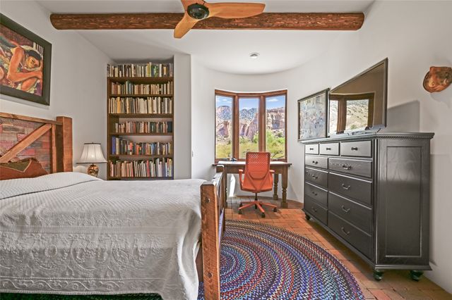 34 Rincon Canada, Abiquiu, NM 87510