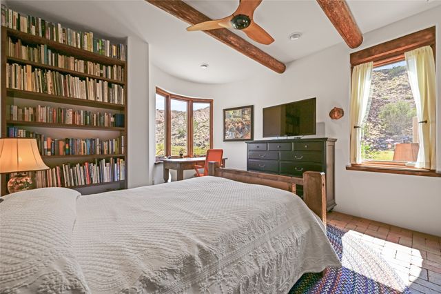 34 Rincon Canada, Abiquiu, NM 87510