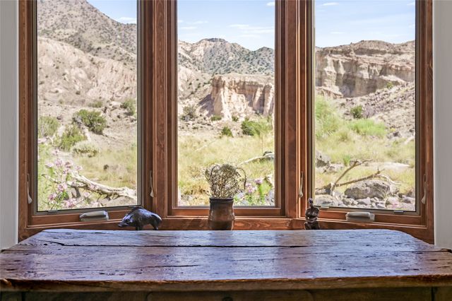 34 Rincon Canada, Abiquiu, NM 87510