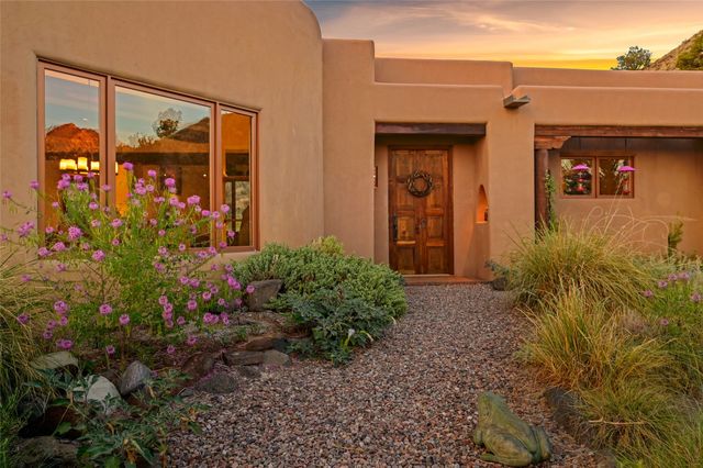 34 Rincon Canada, Abiquiu, NM 87510