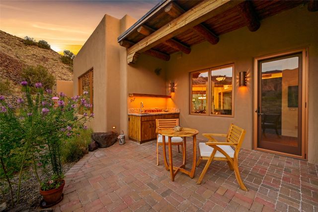 34 Rincon Canada, Abiquiu, NM 87510