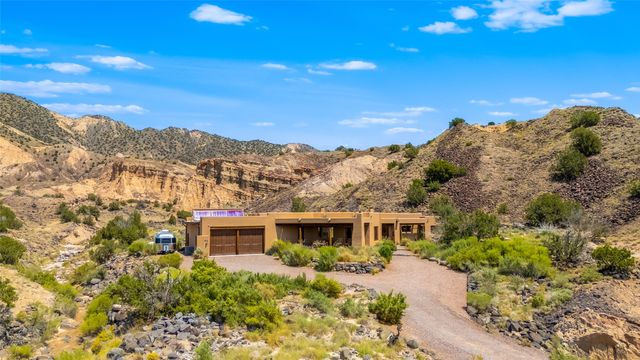 34 Rincon Canada, Abiquiu, NM 87510