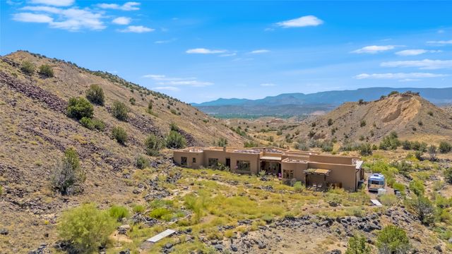 34 Rincon Canada, Abiquiu, NM 87510
