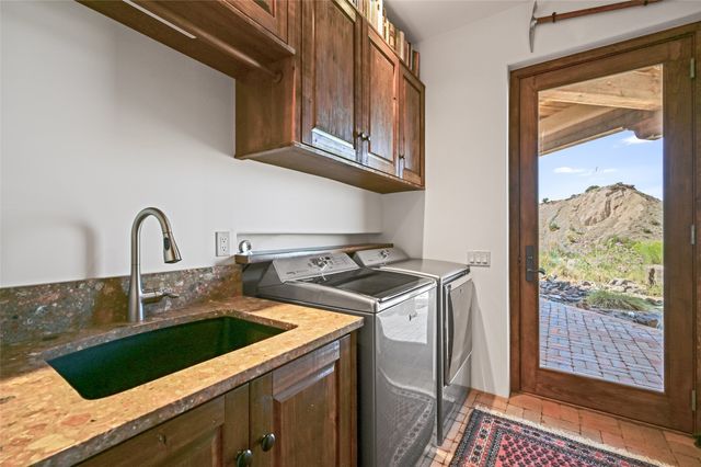 34 Rincon Canada, Abiquiu, NM 87510
