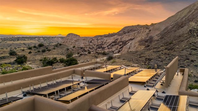 34 Rincon Canada, Abiquiu, NM 87510