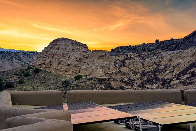 34 Rincon Canada, Abiquiu, NM 87510