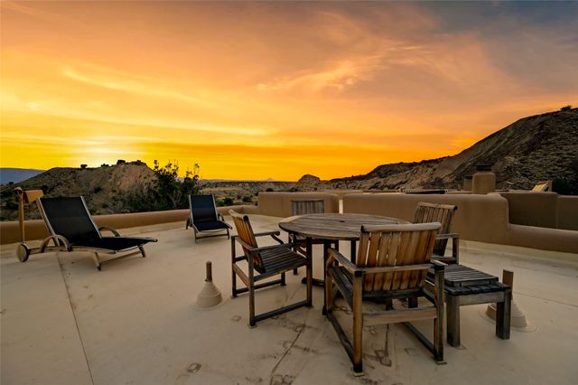 34 Rincon Canada, Abiquiu, NM 87510