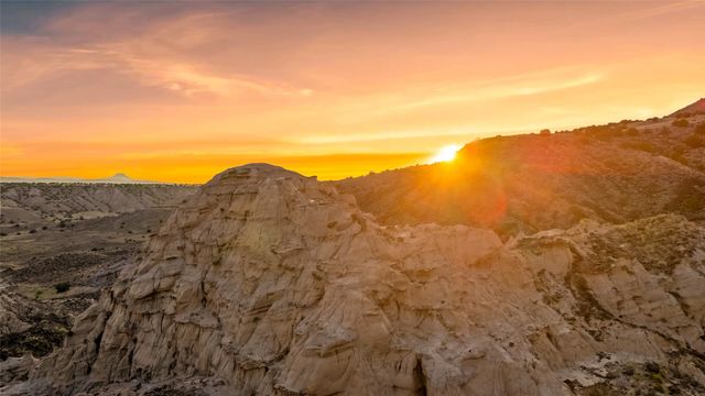 34 Rincon Canada, Abiquiu, NM 87510