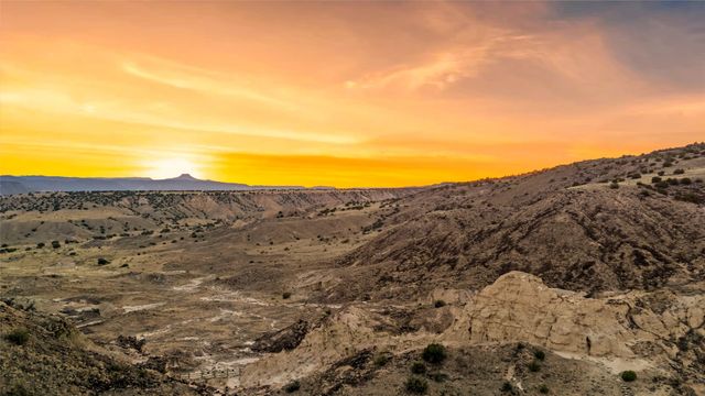 34 Rincon Canada, Abiquiu, NM 87510