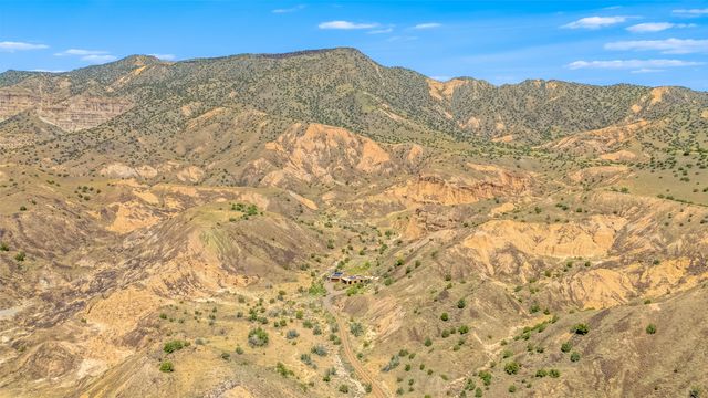 34 Rincon Canada, Abiquiu, NM 87510