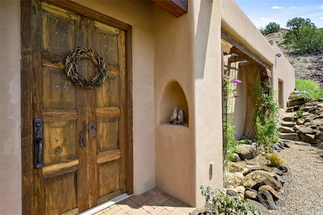 34 Rincon Canada, Abiquiu, NM 87510