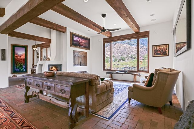 34 Rincon Canada, Abiquiu, NM 87510