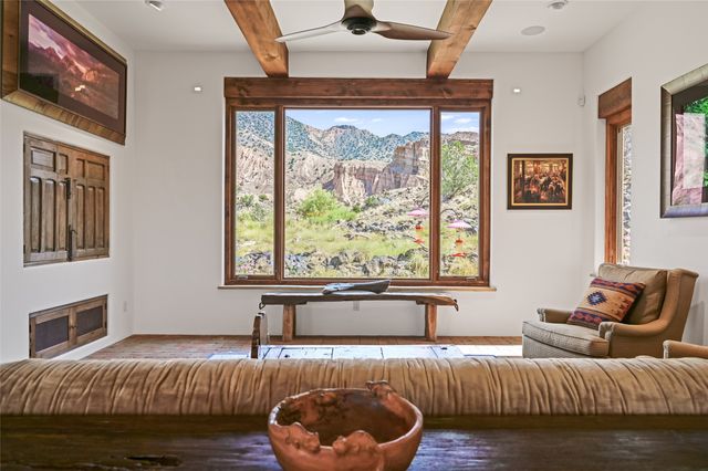 34 Rincon Canada, Abiquiu, NM 87510