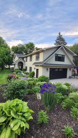2790 S Shore Drive, Prior Lake, MN 55372