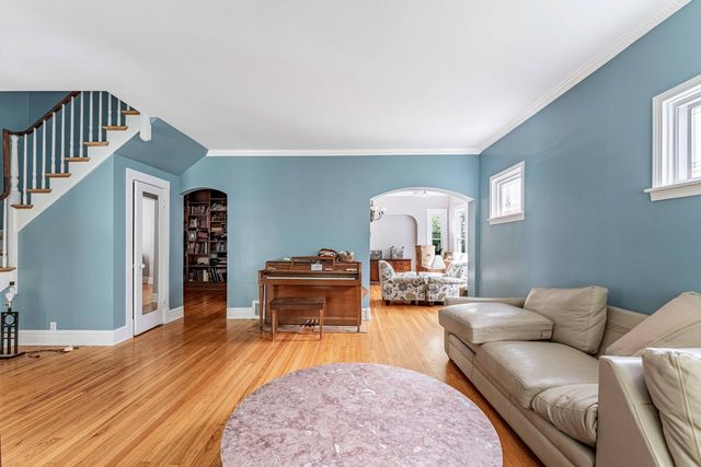 718 N Ridgeland Avenue, Oak Park, IL 60302
