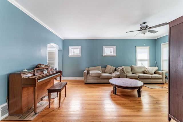 718 N Ridgeland Avenue, Oak Park, IL 60302