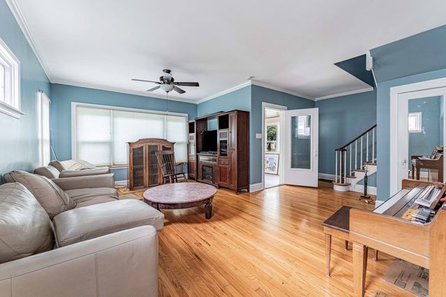 718 N Ridgeland Avenue, Oak Park, IL 60302