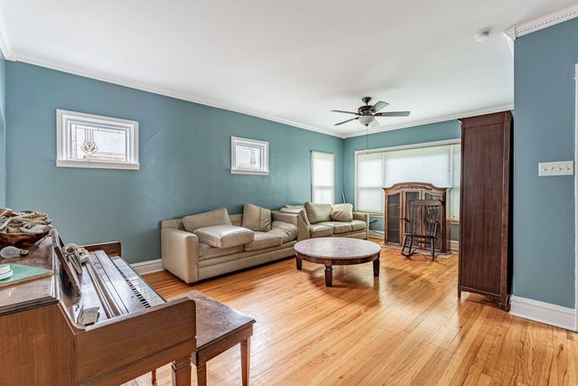 718 N Ridgeland Avenue, Oak Park, IL 60302