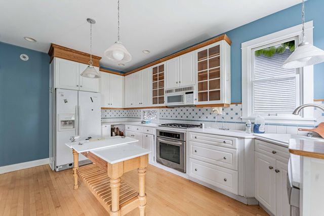 718 N Ridgeland Avenue, Oak Park, IL 60302