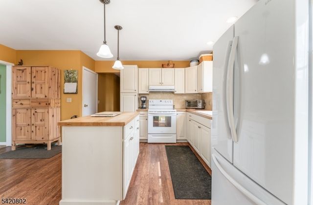 447 Bellwood Ave, Bethlehem Twp., NJ 08802