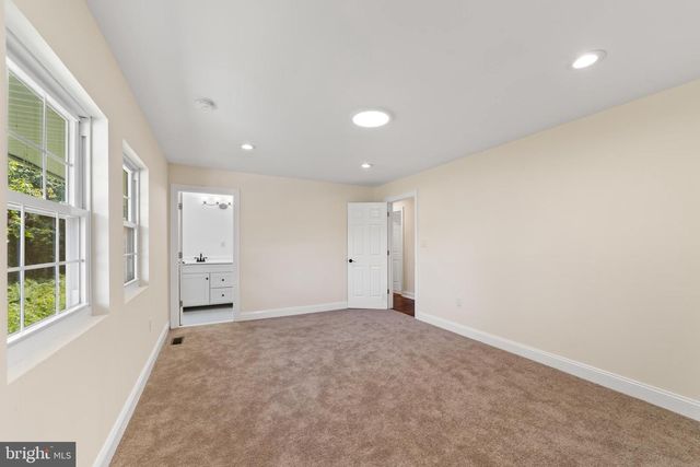 812 W MALAGA RD, Williamstown, NJ 08094