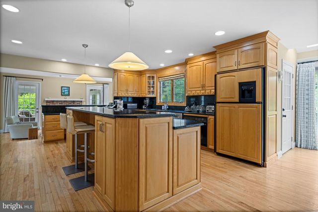 3 WESTERN PINE ST, Pennington, NJ 08534