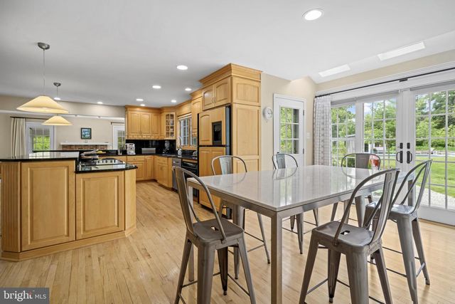 3 WESTERN PINE ST, Pennington, NJ 08534