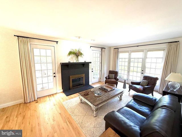 3 WESTERN PINE ST, Pennington, NJ 08534