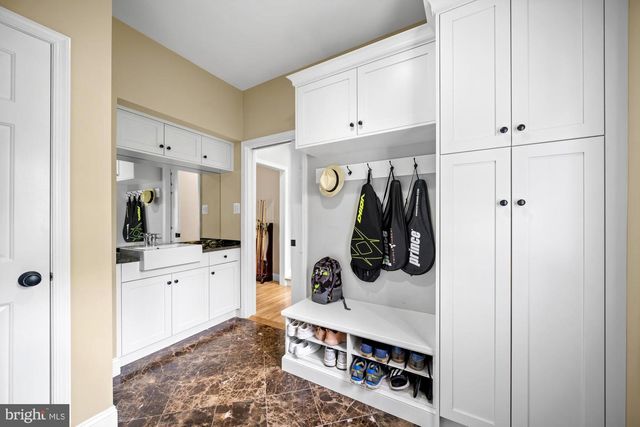 3 WESTERN PINE ST, Pennington, NJ 08534