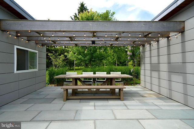 3 WESTERN PINE ST, Pennington, NJ 08534