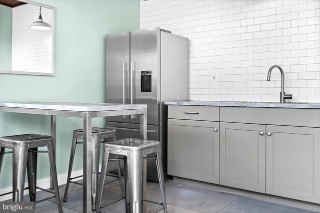 3 WESTERN PINE ST, Pennington, NJ 08534